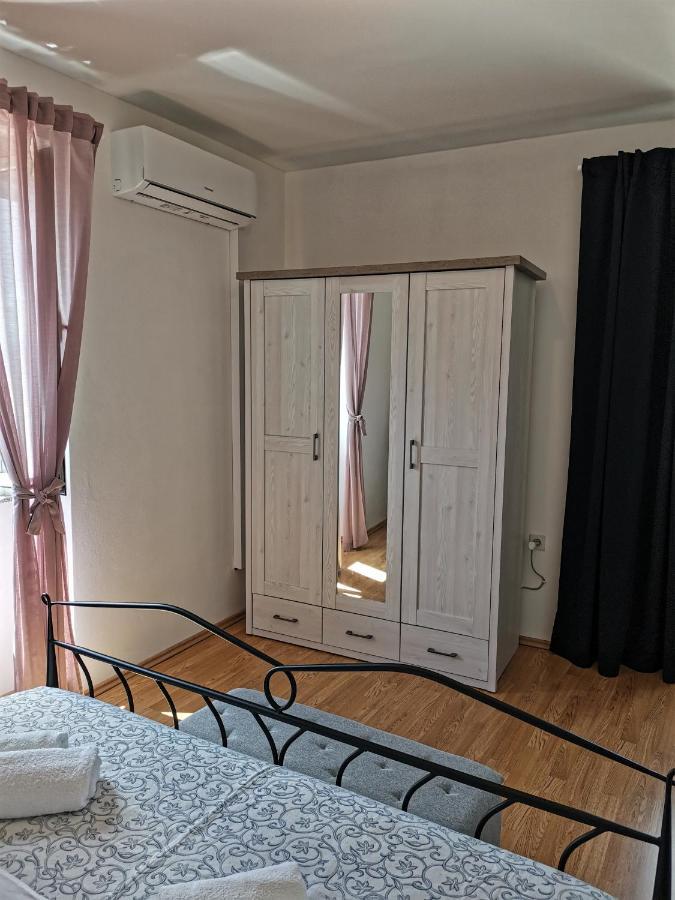 Kuca Za Odmor "Na Paltu" Villa Risika Bagian luar foto
